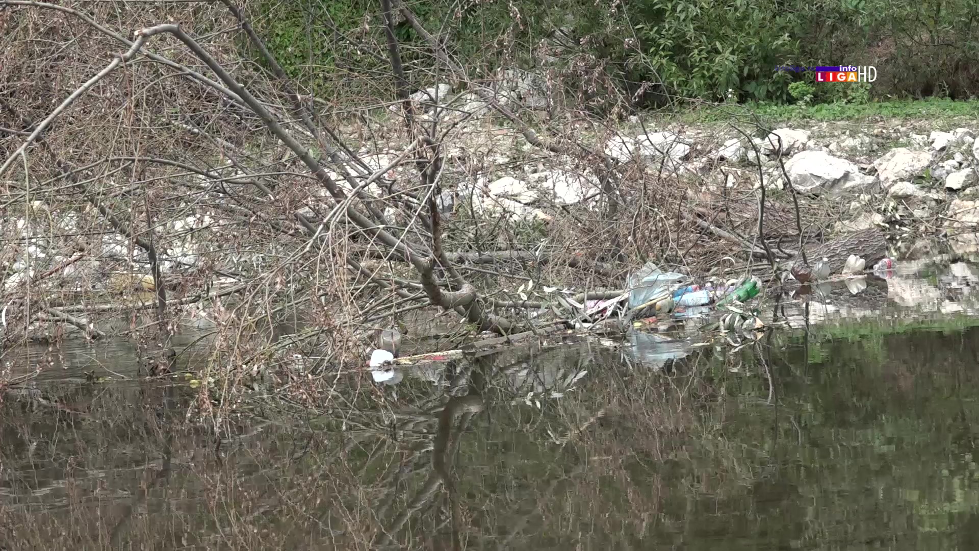 IL-reka-Moravica-2 SKANDALOZNO PONAŠANJE GRAĐANA - Moravicom pluta smeće (VIDEO)