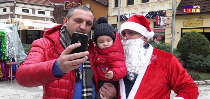 IL-Deda-Mraz-u-Ivanjici Iznenadna pojava Deda Mraza u centru Ivanjice (VIDEO)