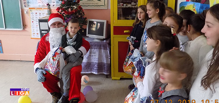 il-paketici2 Deda Mraz obradovao decu u Lukama