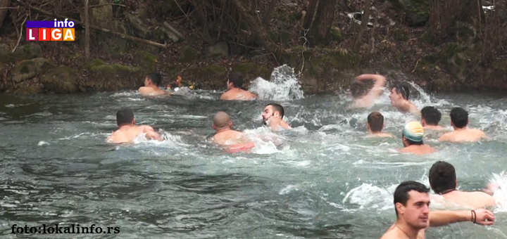 IL-Plivanje-za-časni-krst-Arilje-2 Plivanje za časni krst u Arilju i Guči