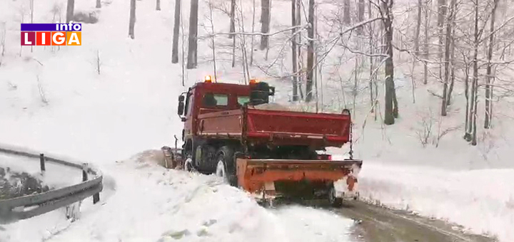 IL-Ciscenje-snega Sneg zavejao Ivanjicu, neiskusni vozači ostajali u smetovima prema Goliji (VIDEO)