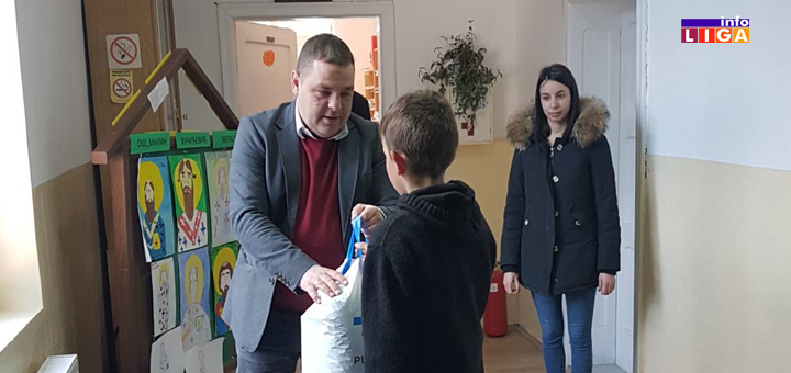 IL-iva-invest-pokloni-djaci-bratljevo Ivanjička firma ''Iva invest'' obradovala đake iz Bratljeva