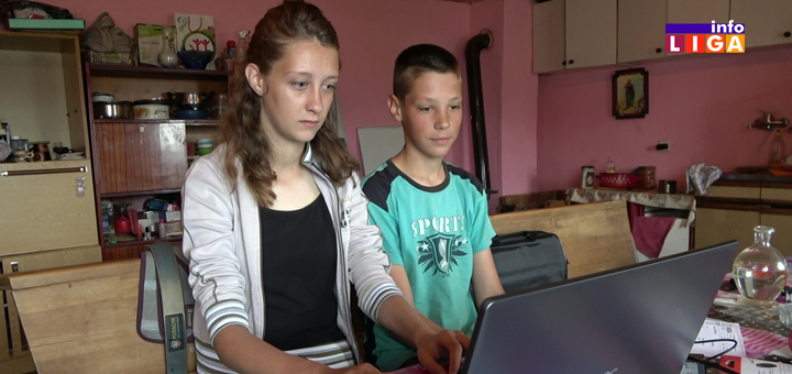 Il-Andjela-Tosic-donacija-lap-top-Moto-klub-Tocak Moto klub "Točak" iz Ivanjice obradovao talentovanu učenicu (VIDEO)