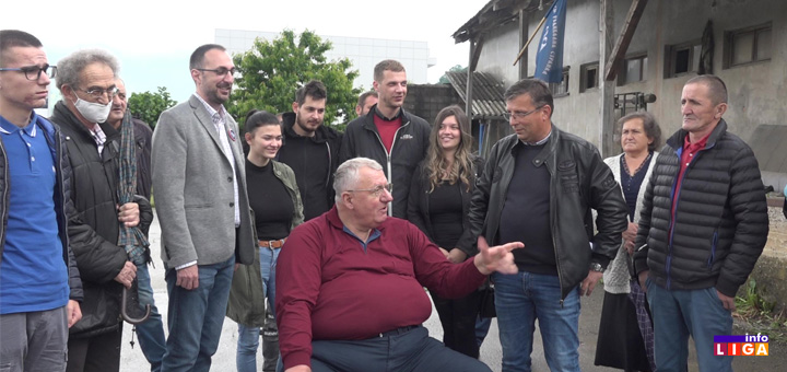 il-seselj Šešelj posetio Ivanjicu i pozvao ljude da izađu na izbore (VIDEO)