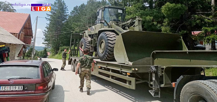 IL-Vojska-Vucak Vojska stigla u Vučak, saniraju prilazni put za selo (VIDEO)