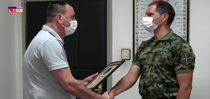 Il-Zahvalnica-vojsci-Srbije- Ivanjica se zahvalila Vojsi RS za pomoć u otklanjanju štete od poplave (VIDEO)