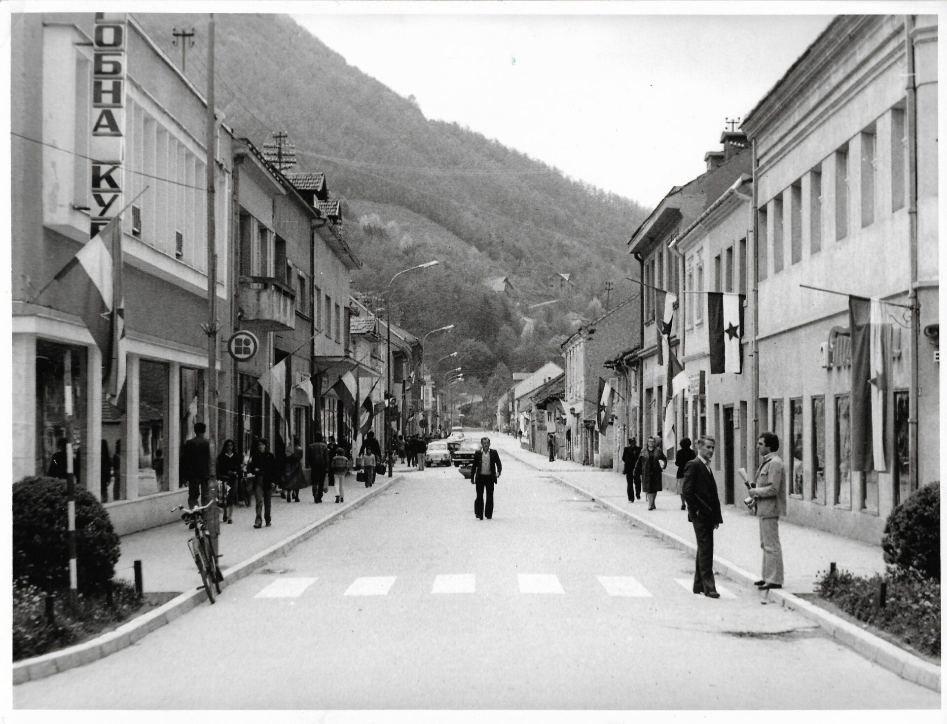 Glavna-ulica-Ivanjica-1975-godine-scaled Čuvene ivanjičke zabave osamdesetih : ''Neka vrišti koga tišti'' ...