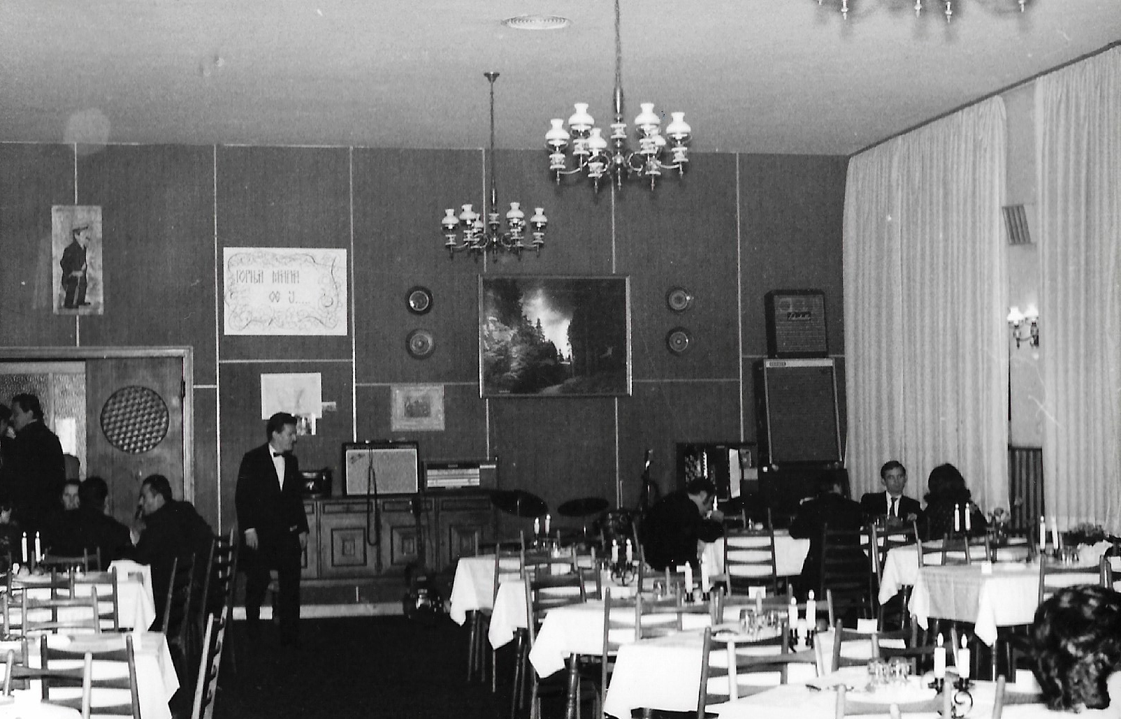 Tesno-mi-ga-skroji-nane-73-godine Čuvene ivanjičke zabave osamdesetih : ''Neka vrišti koga tišti'' ...