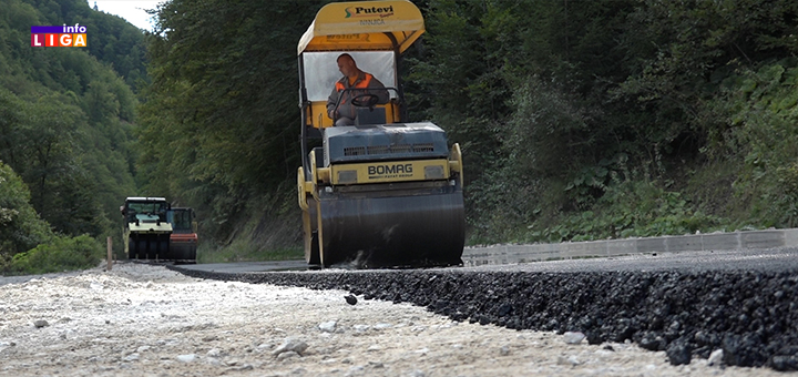 IL-Prvi-kilometar-puta-u-Devicima-naslovna- Obustava saobraćaja zbog asfaltiranja puta Pridvorica - Devići
