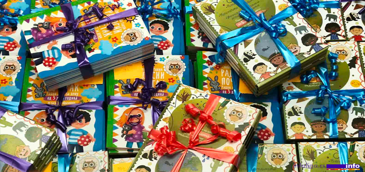 IL-Slikovnice Predsednik Lučana darivao mališane u vrtićima i školama