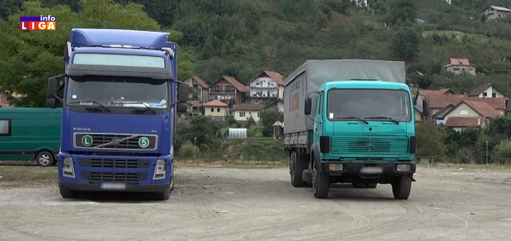 IL-kamioni-sajmiste-parking- Stroga zabrana parkiranja za kamione i teretna vozila na Sajmištu (VIDEO)