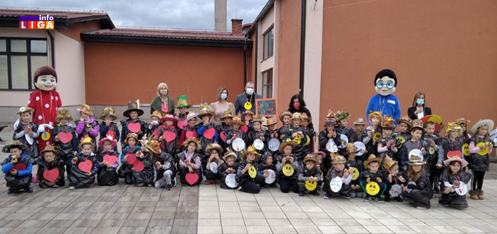 IL-Crnjevo-pripremno-predskolski-program- Predškolci u simbolima jeseni dočekali predsednika opštine (VIDEO)