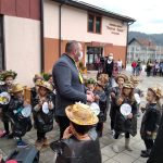 IMG-a2a35efcf9b158be655b91b91c8c2b3b-V-150x150 Predškolci u simbolima jeseni dočekali predsednika opštine (VIDEO)