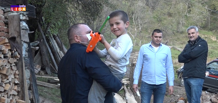 il-momcilo-i-mali-andjeli Ivanjički odbor SNS godišnjicu obeležio posetom malim anđelima sa Golije (VIDEO)