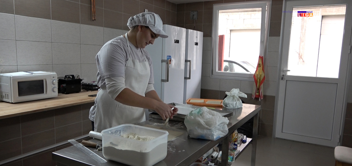 IL-Tijana-Ajdacic-mladi-preduzetnik- Slatki mali biznis sa dušom mlade Ivanjičanke (VIDEO)