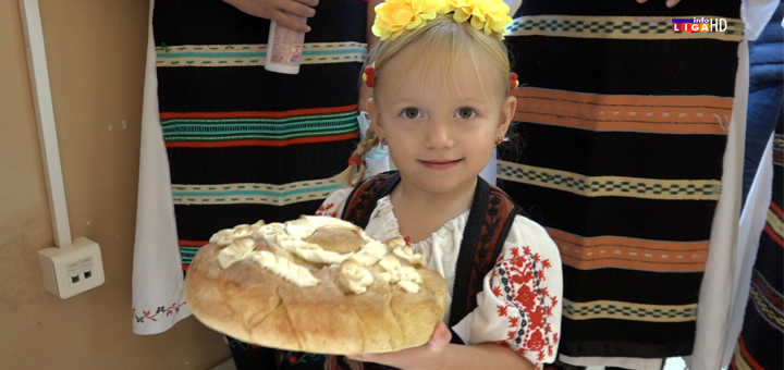 Il-Prilike-Svetlost-na-brezuljku-drugi-dan- Tradicija u dvorištu priličke škole (VIDEO)