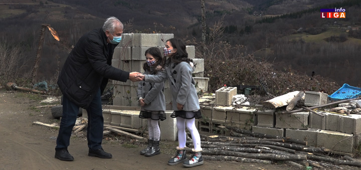 il-paketici-dunav Kompanija Dunav osiguranje i ove godine obradovala mališane u ivanjičkoj opštini (VIDEO)