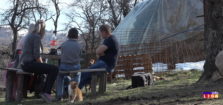 il-porodica-katici- Ivanjica: Da li rodna zemlja može da donese koru hleba? (VIDEO)