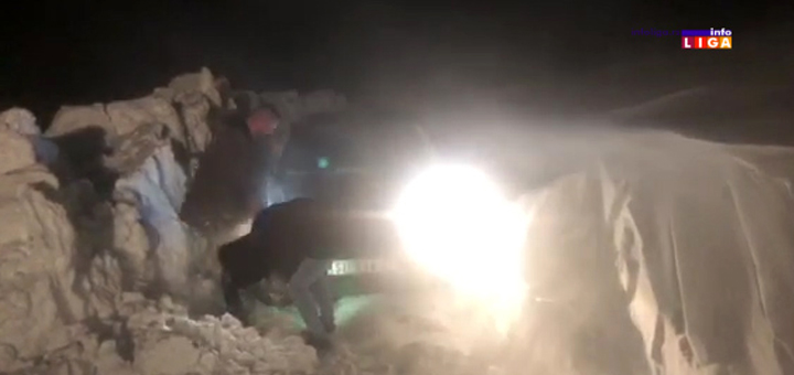 IL-spasavanje-preko-brdo Momke iz Sjenice zavejao sneg na Goliji (VIDEO)