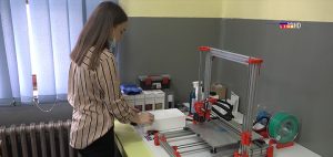 IL-3d-stampac-Prilike-11-300x142 Prilička škola u korak sa savremenim trendovima obrazovanja (VIDEO)
