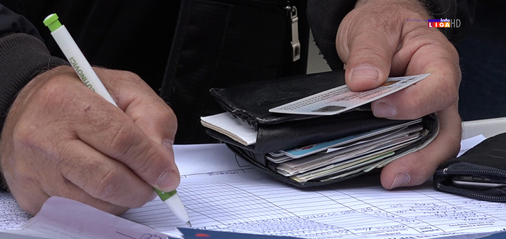 IL-radikali-1- Ivanjičani potpisivali peticiju protiv gej brakova (VIDEO)