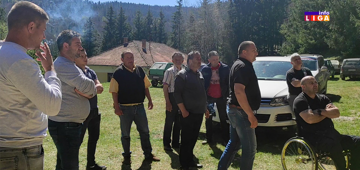 il-MESTANI-SREDNJA-REKA- Meštanima Srednje reke olakšana prodaja stoke (VIDEO)