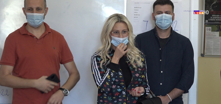 IL-Dajana-Paunovic- Fondacija Dajane Paunović donirala knjige za sve učenike škole u Bratljevu (VIDEO)