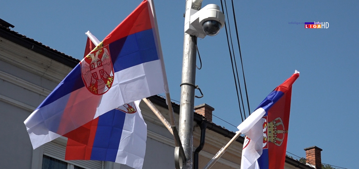 IL-Ivanjica-srpska-zastva-na-ulicama- I Ivanjica u bojama srpske zastave (VIDEO)