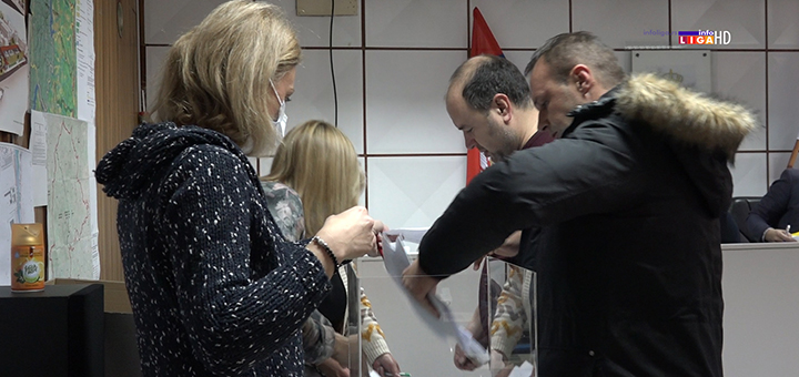 IL-glasanje-skupstina- Zasedao lokalni parlament u Ivanjici (VIDEO)