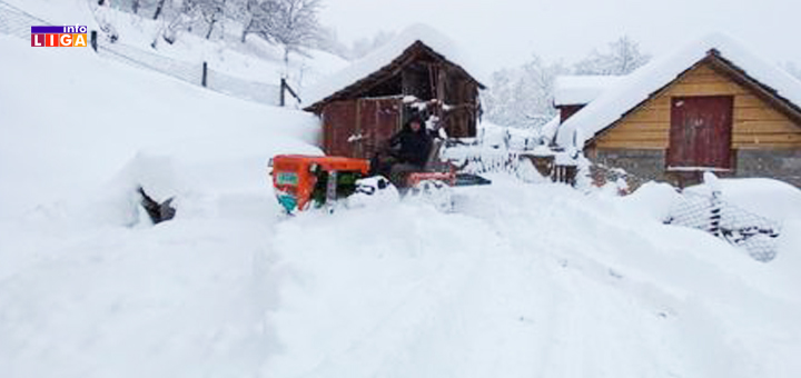 IL-cicenje-puta-Pantelici Ivanjica: Oni nisu čekali pomoć, organizovali se i sami probili snežne smetove (VIDEO)