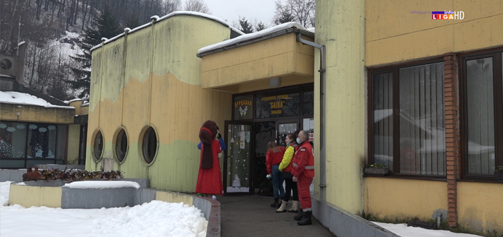 IL-paketici-crveni-krst-bajka-vrtic PU ''Bajka'' donirala paketiće za decu lošijeg materijalnog statusa (VIDEO)