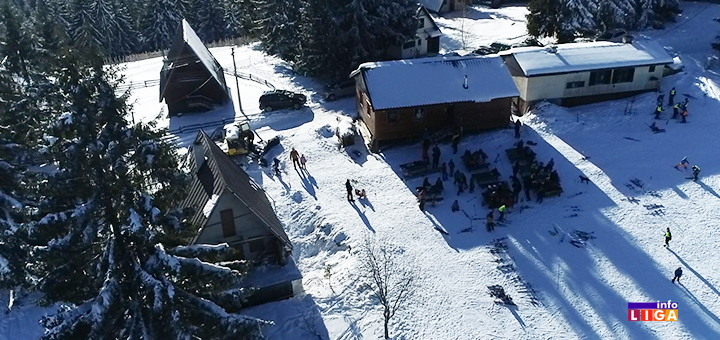 IL-Kucica-na-Goliji- Turisti iz čitave Srbije okupirali Goliju (VIDEO)