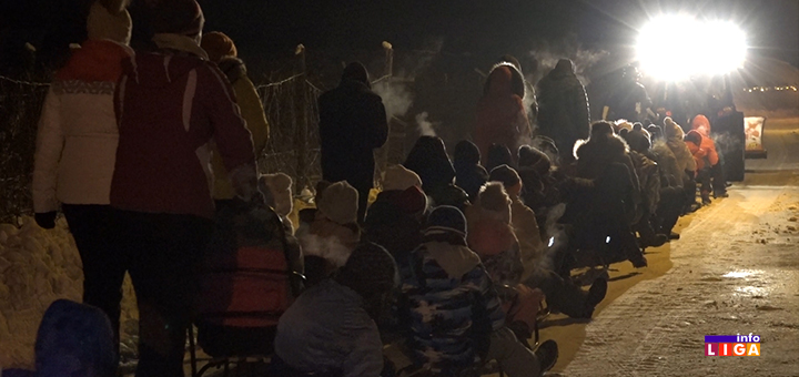 IL-kolona-radaljevo- Ovo je najlepši običaj za praznike i neguju ga u Ivanjici (VIDEO)