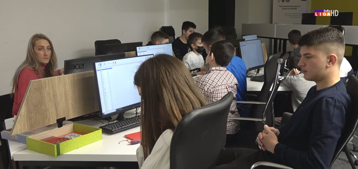 IL-robot-LO Škola robotike i elektronike u Ivanjici: Helga dobila sestru, robota Lo (VIDEO)