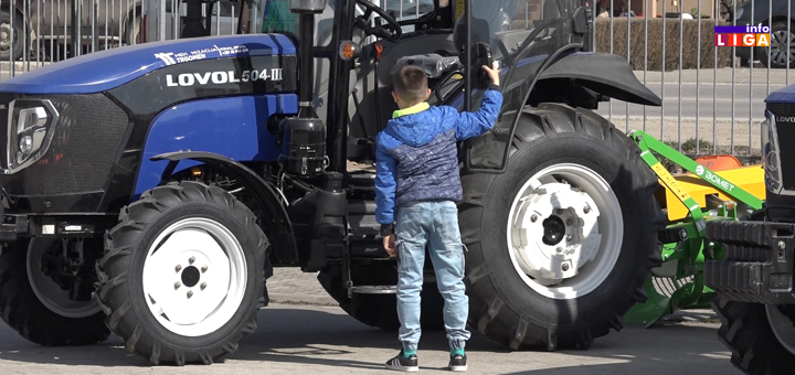 IL-traktori4 Ivanjica kroz subvencije dobila preko 200 novih traktora (VIDEO)