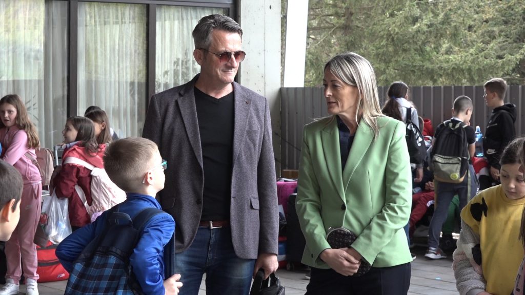 01169.MTS_.00_00_03_37.Still001-1024x576 Oko 500 mališana sa Kosova i Metohije uče da plivaju i uživaju u čarima Ivanjice (VIDEO)