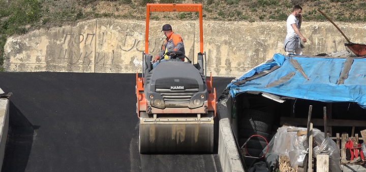 IL-Lug-ulica-asflat- Meštani ivanjičkog naselja Lug dobili novu asfaltiranu ulicu (VIDEO)