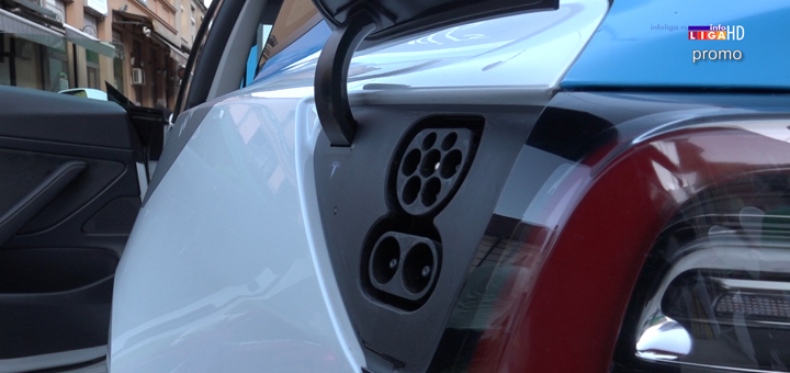 IL-Premier-taxi4 Promocija najsavremenijih vozila "PREMIER" taksija u Ivanjici (VIDEO)