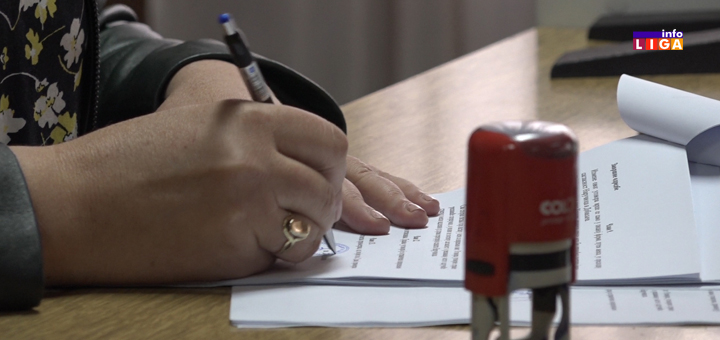 IL-potpisivanje-ugovora U Ivanjici potpisani ugovori za lične pratioce dece na području Kosova i Metohije (VIDEO)