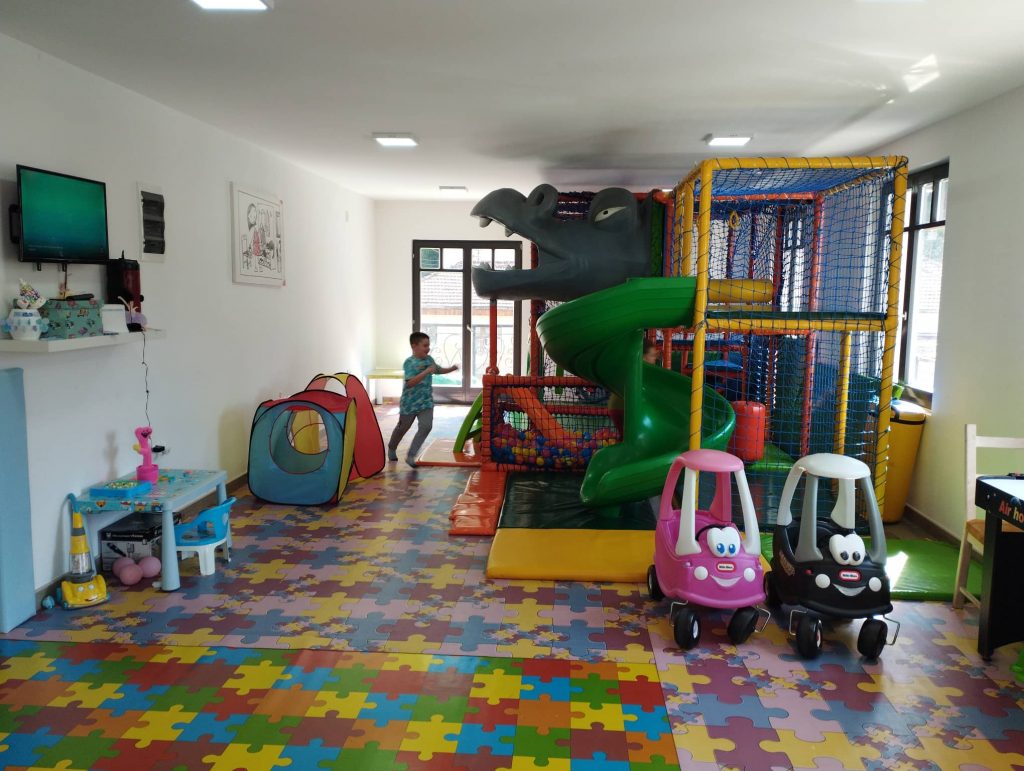 288086667_729739201587882_1869070636977889542_n-1024x771 Novo u Ivanjici: Zemlja čuda za vaše mališane