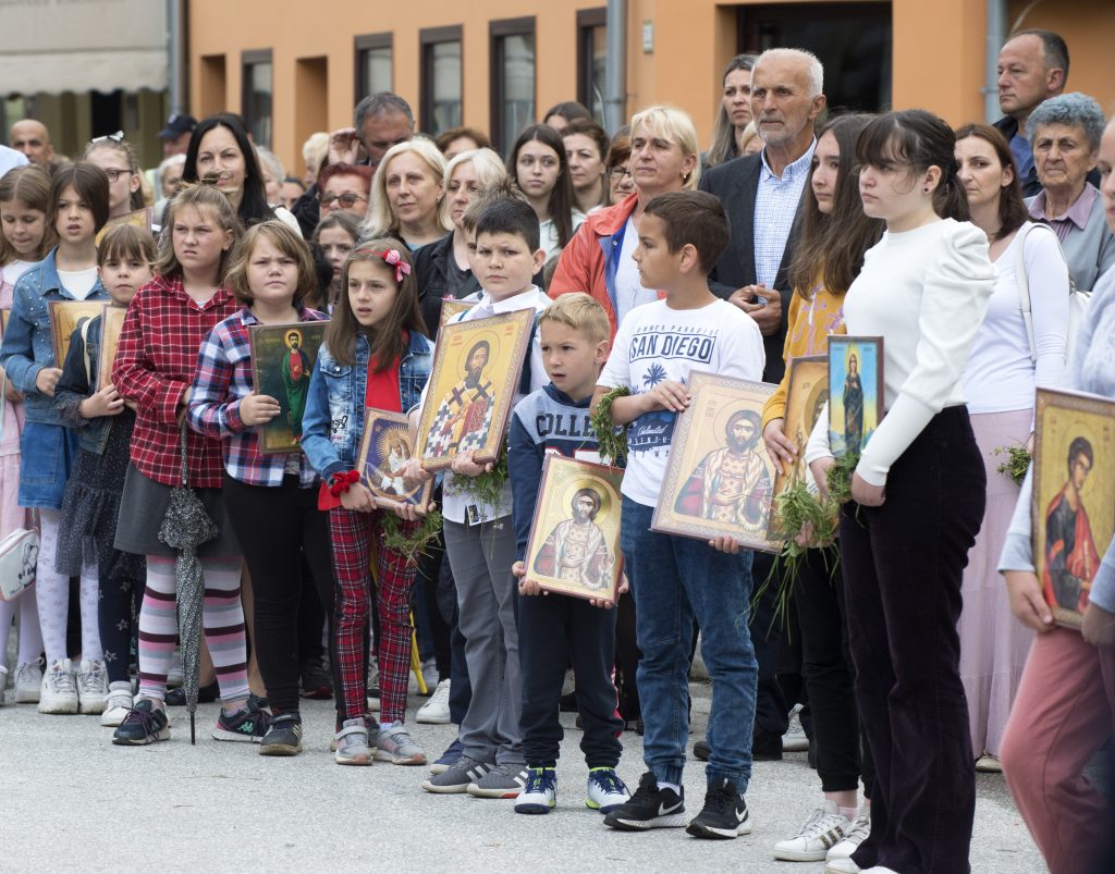 D4S_0277-copy-1024x803 Liturgijom i svečanom litijom obeležen praznik Svete Trojice u Ivanjici (VIDEO)