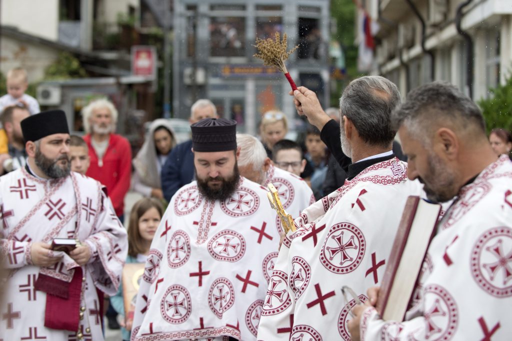D4S_0312-copy-1024x682 Liturgijom i svečanom litijom obeležen praznik Svete Trojice u Ivanjici (VIDEO)