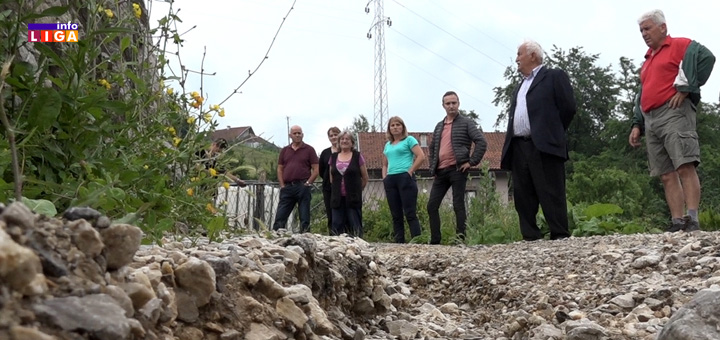 IL-Tangova-ulica- Nevreme u Ivanjici uništilo putnu infrastrukturu, meštani Tangove ulice očajni (VIDEO)
