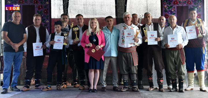 IL-pobednici-sabora-na-javoru- Pehari za prva mesta na 27. Javorskom saboru dvojničara i starih instrumenata Srbije, otišli u Prilike i Rašku