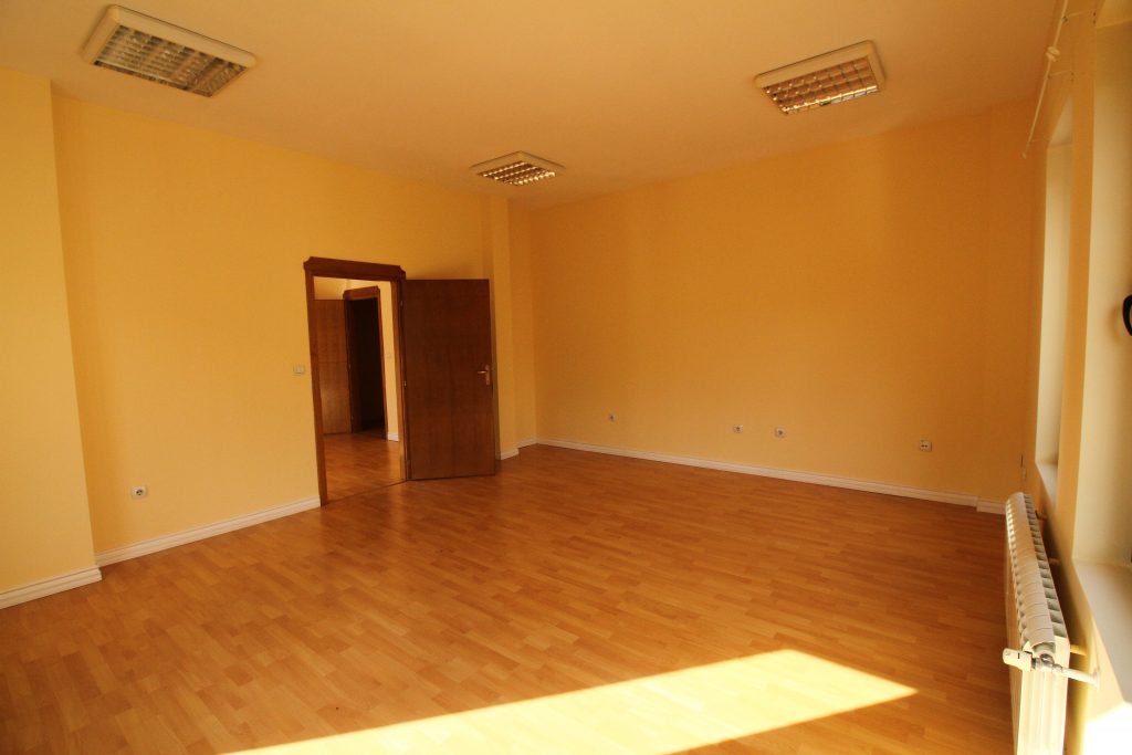 TOI_4525-1024x683 Izdaje se poslovni prostor u Ivanjici - Povoljno, na odličnoj lokaciji