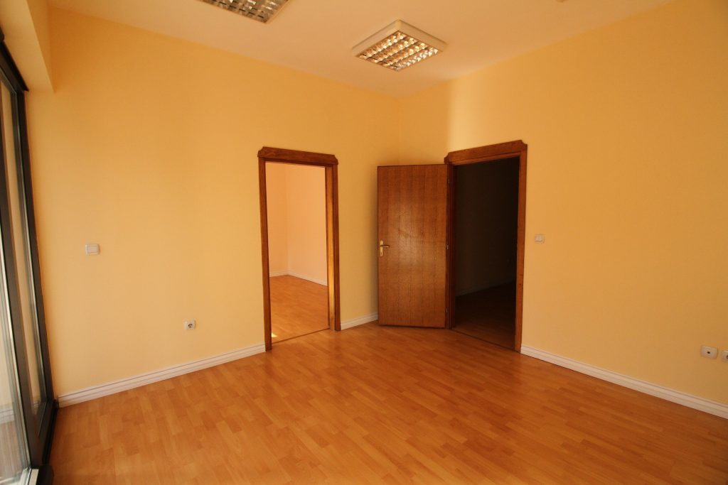 TOI_4529-1024x683 Izdaje se poslovni prostor u Ivanjici - Povoljno, na odličnoj lokaciji