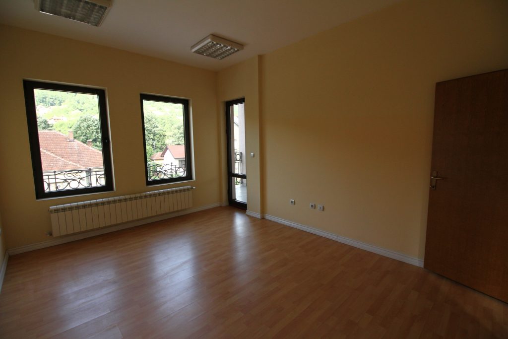 TOI_4537-1024x683 Izdaje se poslovni prostor u Ivanjici - Povoljno, na odličnoj lokaciji