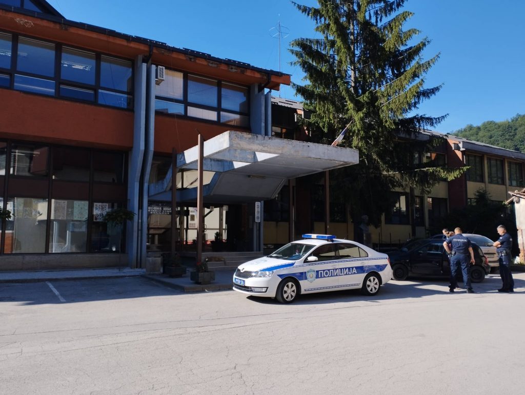 deca-1-milinko-kusic-1024x771 Dojave o postavljenim bombama u ivanjičkim osnovnim školama