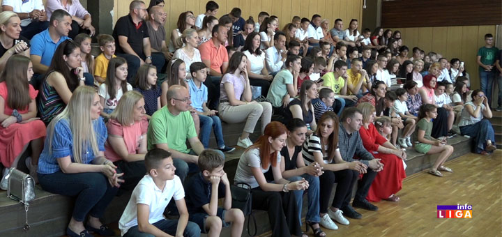 IL-djaci-os-milinko-kusic- U OŠ ''Milinko Kušić'' iz Ivanjice nagrađeni najbolji đaci i profesori (VIDEO)