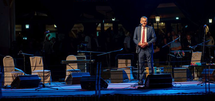 fontana-3-IL Na zlatiborskom jezeru puštena u rad multimedijalna fontana (FOTO)